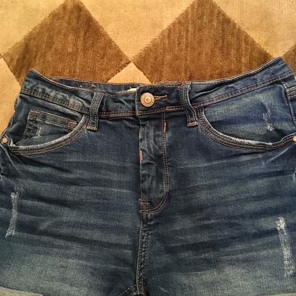 Cute denim cuffed distressed high rise shorts - Picture 3 of 7